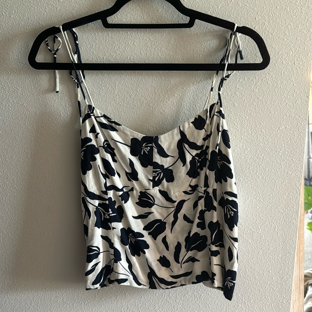 Cute floral tank top NWT